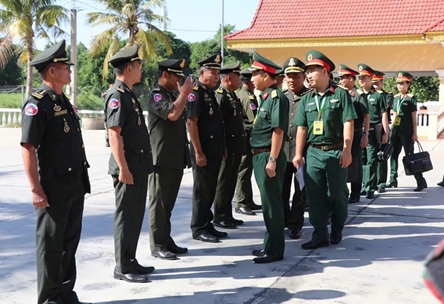 Vietnamese young officers visit Cambodian Special Force Command